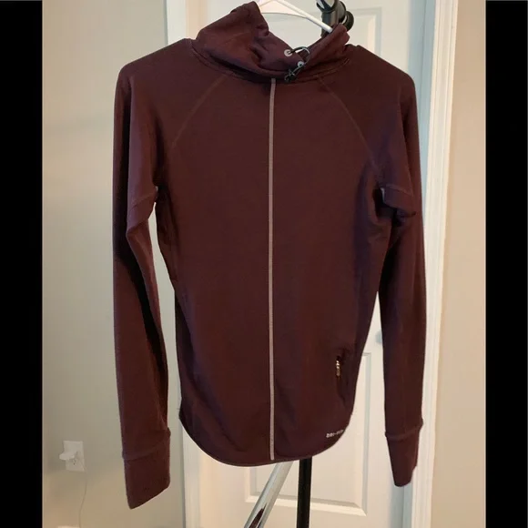 Nike top - Picture 2 of 2